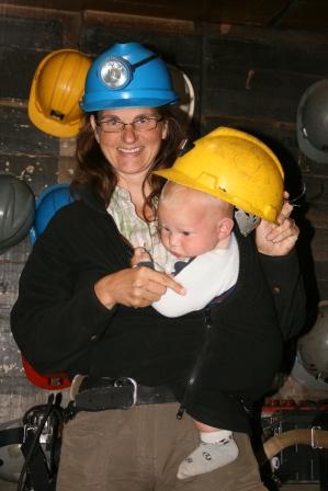 Wir rsten uns aus fr den Grubengang